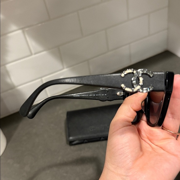 Rare Authentic Chanel Oversized Leather CC Cat Eye Sunglasses - Picture 5 of 11